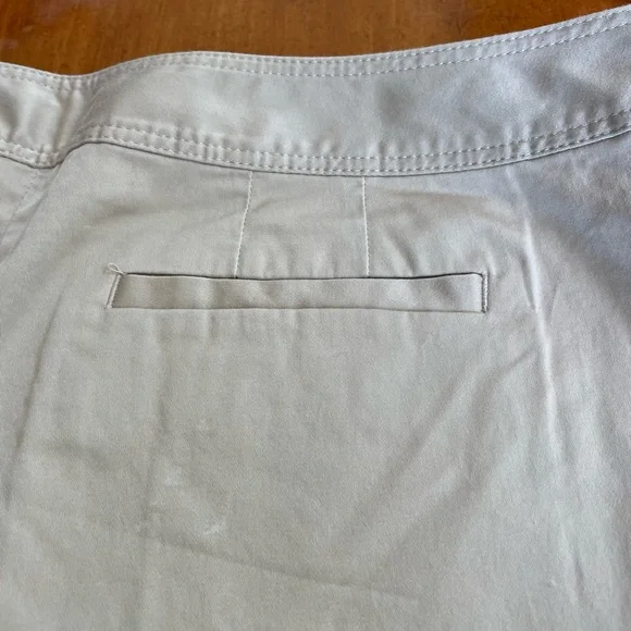 NWOT Ann Taylor tan 97% cotton/spandex shorts. Size 10. Shorts zipper on side. - Picture 7 of 8